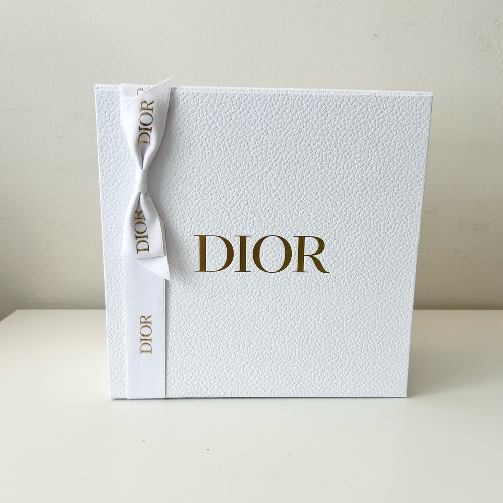 🌸DIOR Gift Box with ribbon, card & tissue paper